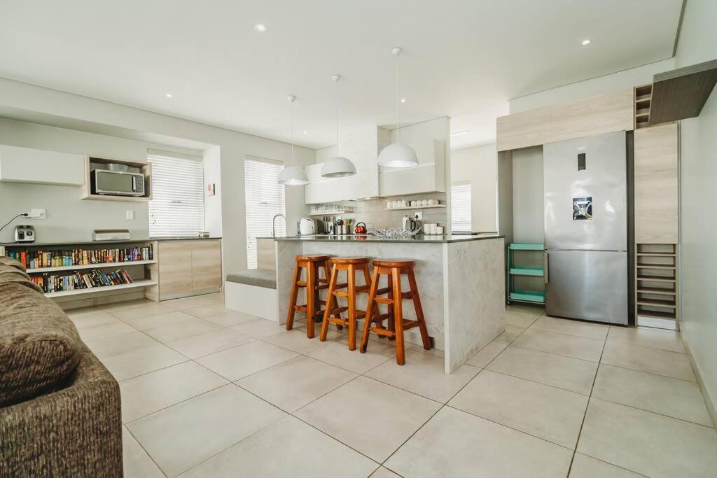 Knights Retreat On Kingswood Golf Estate Holiday home George