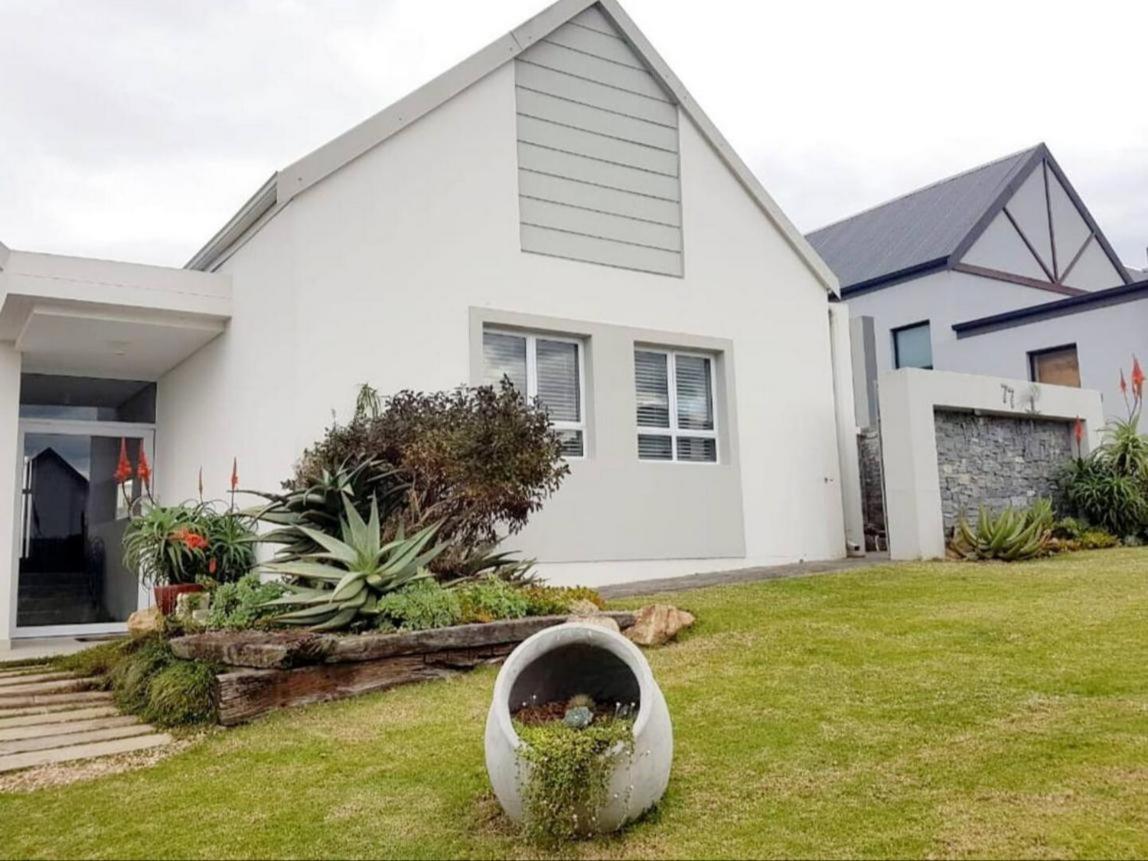 Knights Retreat On Kingswood Golf Estate Holiday home *