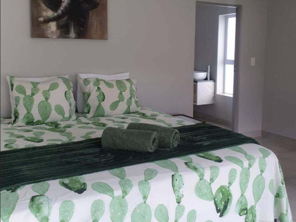 Knights Retreat On Kingswood Golf Estate Holiday home