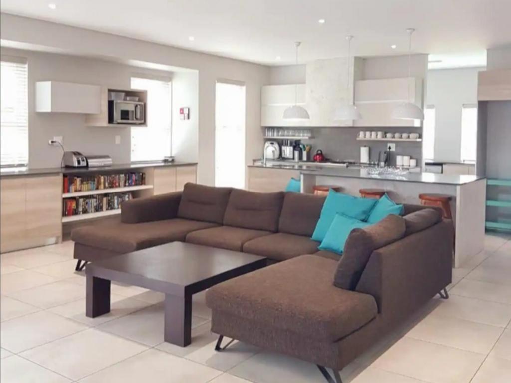 Knights Retreat On Kingswood Golf Estate Holiday home George